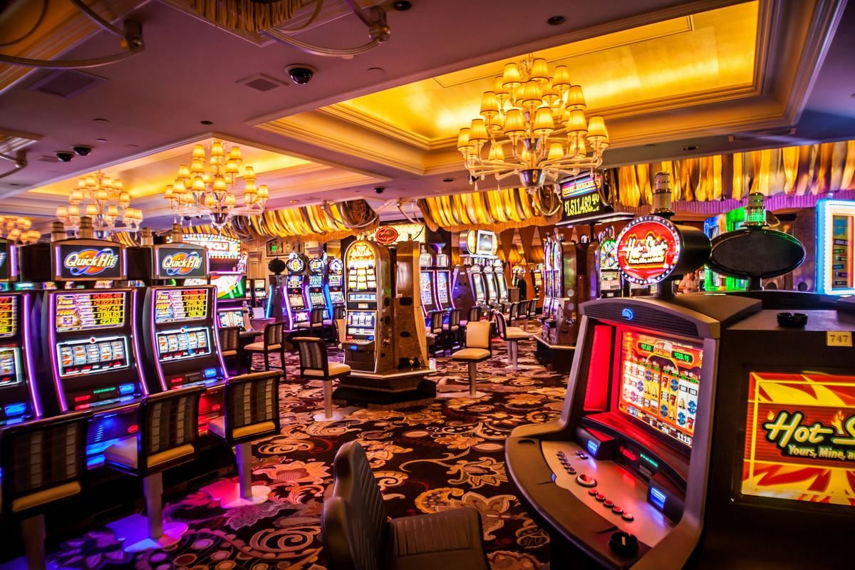 Slots 777 mobile app download screen for Android Philippines users